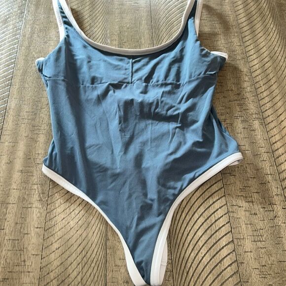 Rip curl 🏄🏻♀️🌊 Rainbow 🌈 Stripe One Piece Lined Swimsuit🩱Stays Put! - Picture 14 of 17